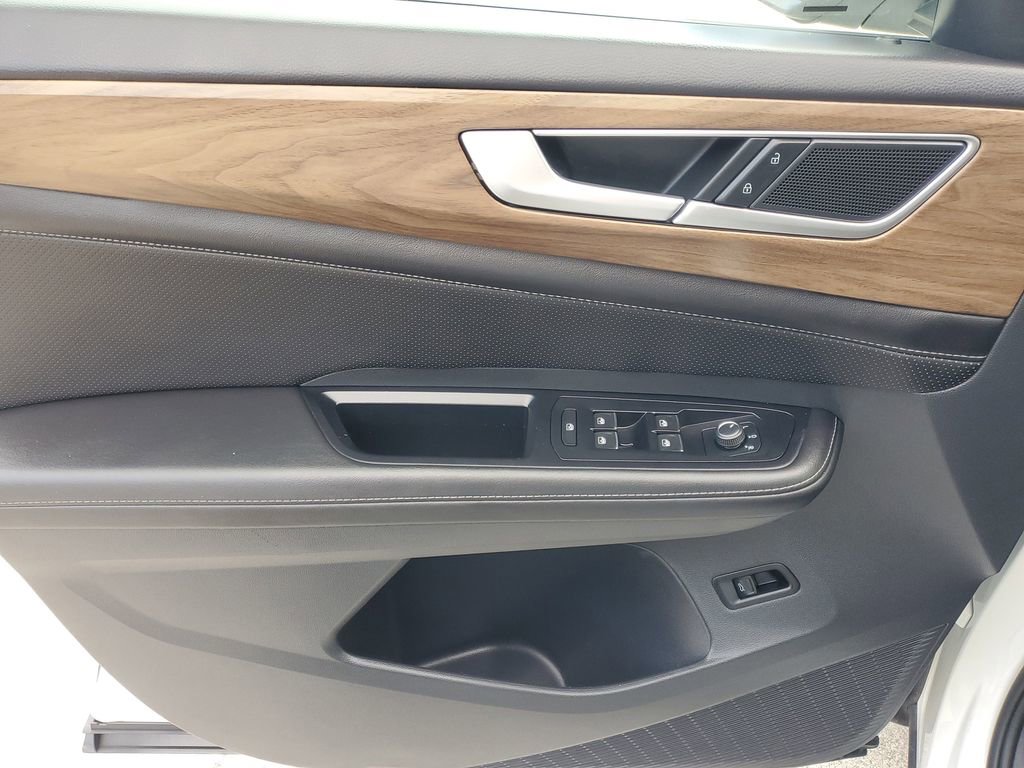 Used 2025 Volkswagen Atlas SE image 19