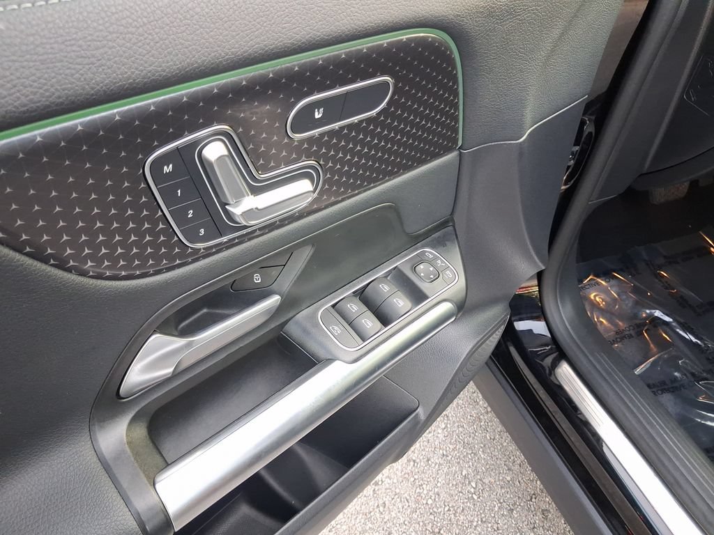 Used 2025 Mercedes-Benz GLA 250 4MATIC w/ Winter Package image 16