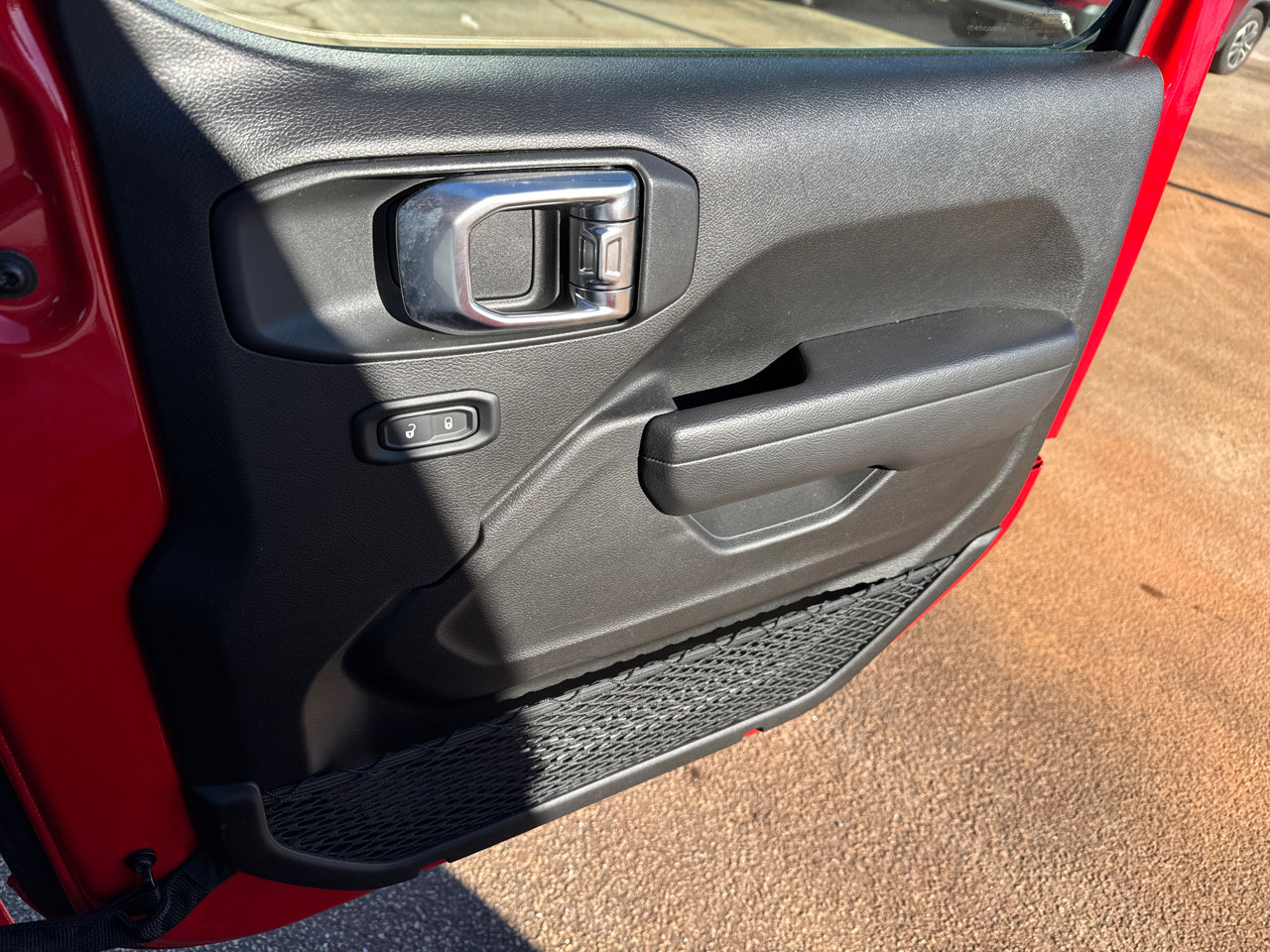 Used 2025 Jeep Wrangler Willys image 14