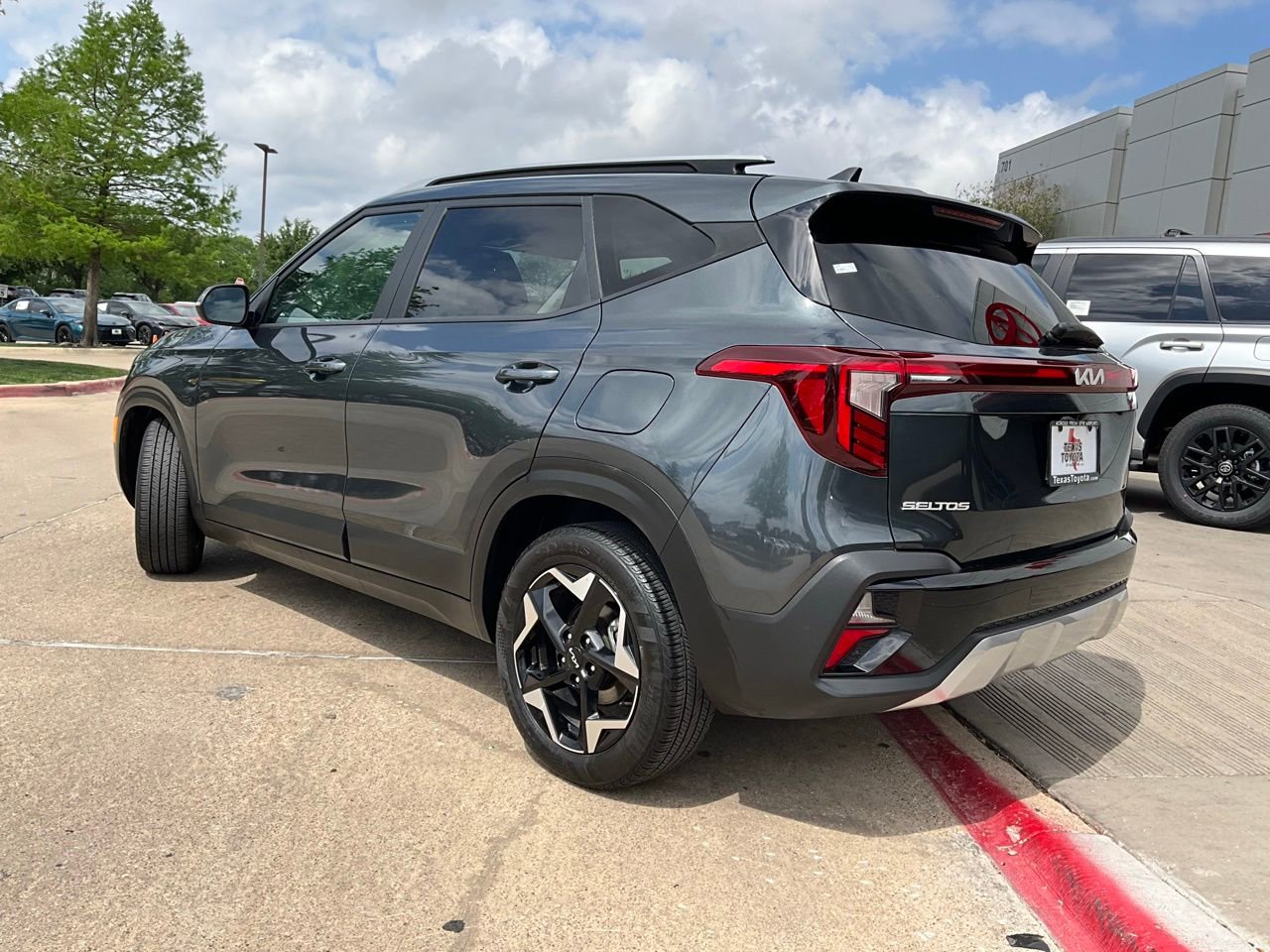 Used 2025 Kia Seltos S FWD image 8