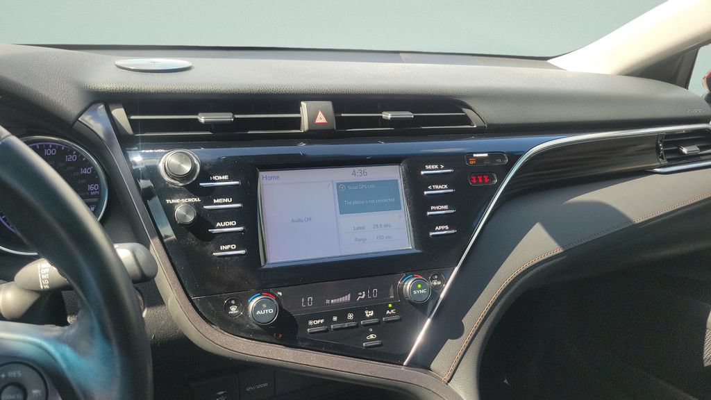 Used 2018 Toyota Camry XLE FWD image 15