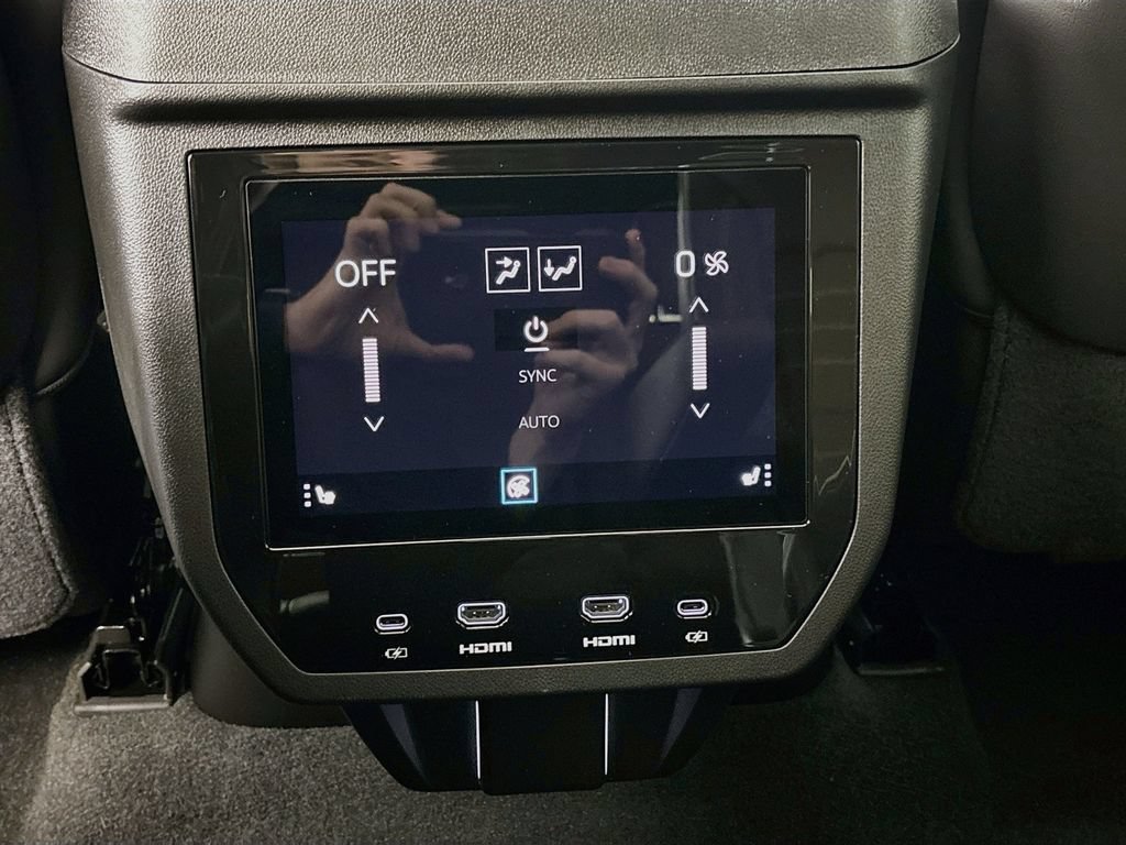 New 2026 GMC Yukon Denali Ultimate AWD/4WD image 27
