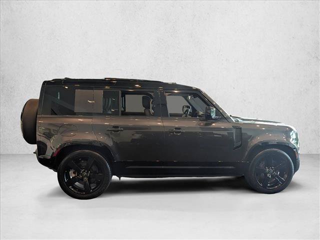 Used 2025 Land Rover Defender 110 X-Dynamic SE AWD/4WD image 4