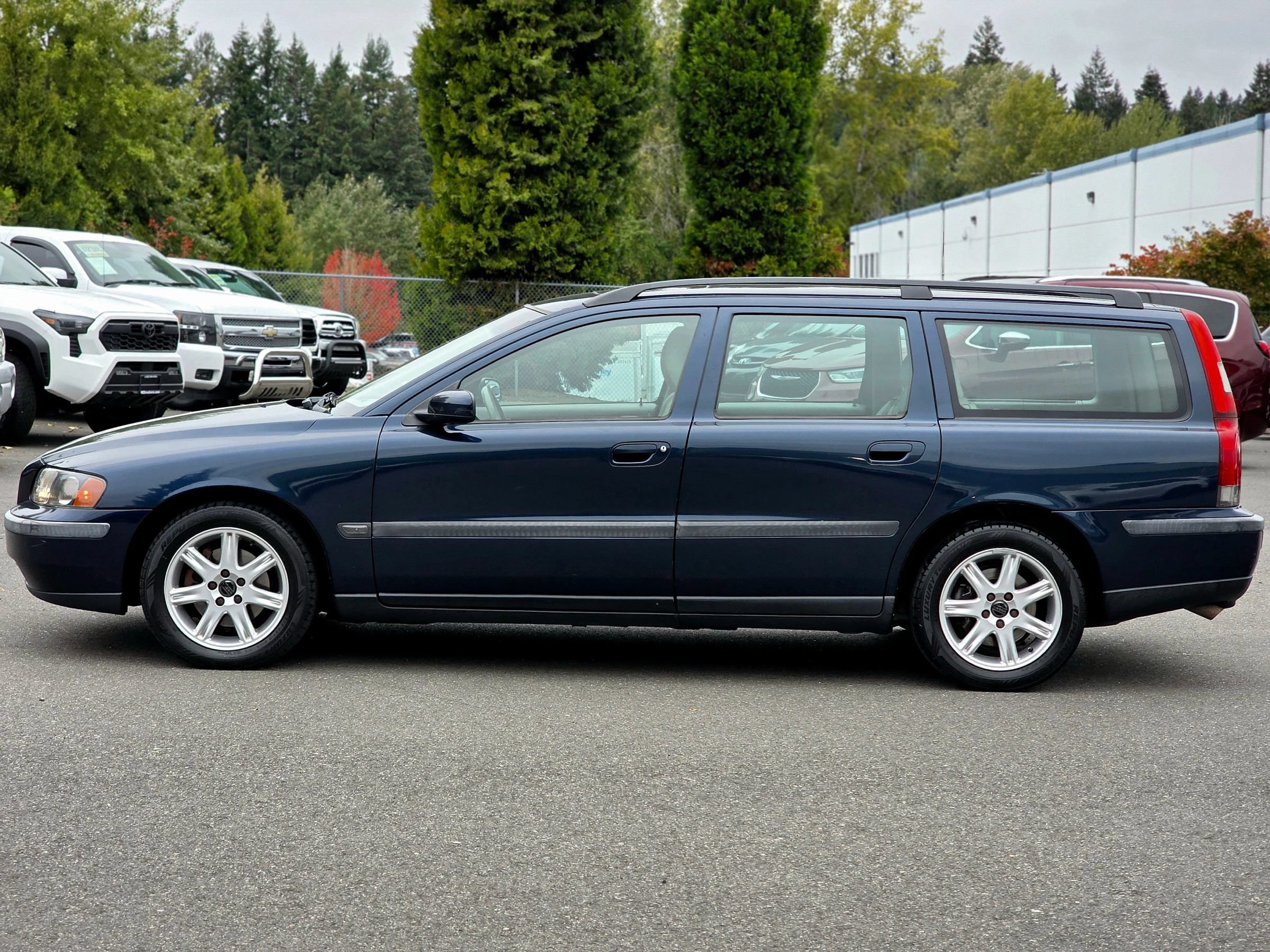 Used 2004 Volvo V70 2.5T FWD image 6