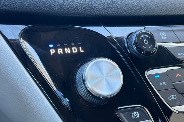 Used 2020 Chrysler Pacifica Touring-L image 25