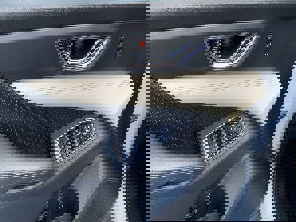 Used 2022 Subaru Ascent Limited AWD/4WD image 16