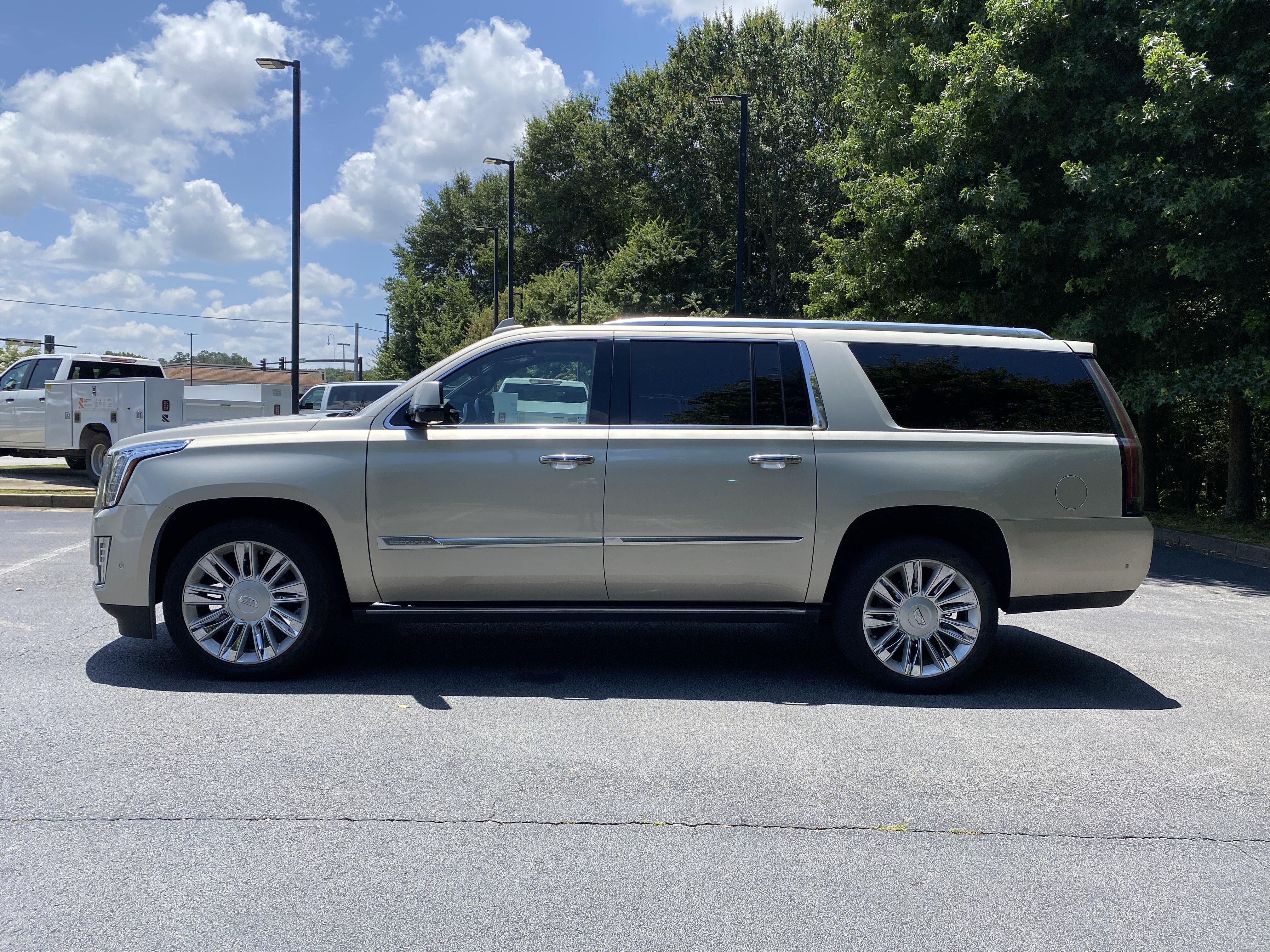 Used 2017 Cadillac Escalade ESV Platinum AWD/4WD image 6
