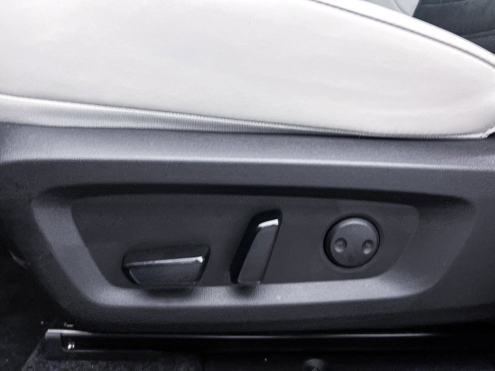 New 2025 Mitsubishi Outlander SE image 13