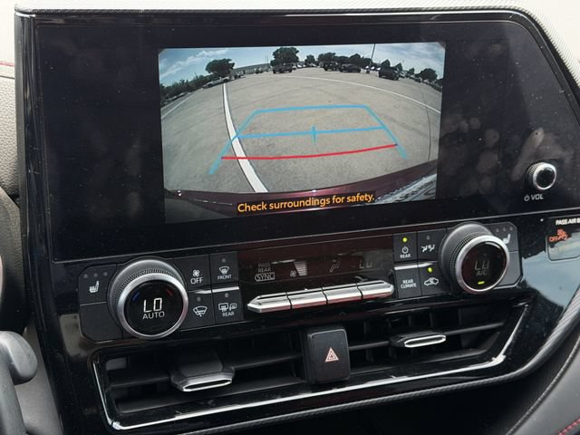 Used 2023 Toyota Highlander XSE FWD image 17