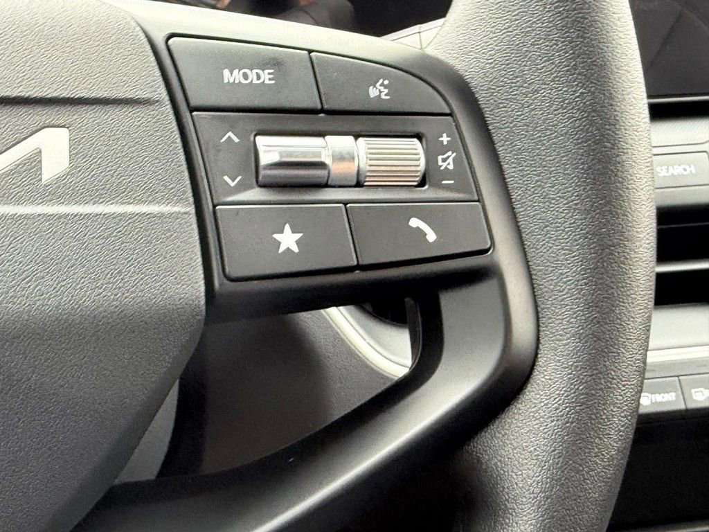 New 2025 Kia K4 LXS image 9