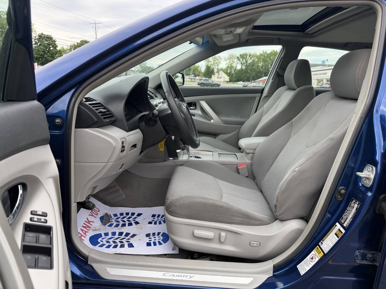 Used 2010 Toyota Camry SE FWD image 14
