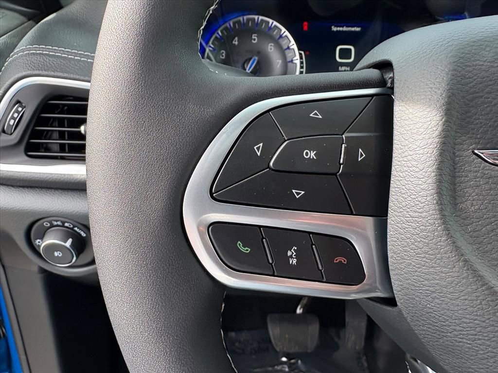 New 2026 Chrysler Pacifica Limited w/ Uconnect Theater Family Group image 13