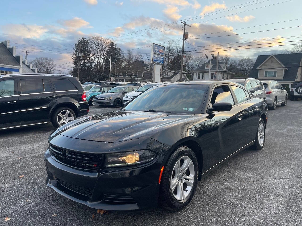 Used 2018 Dodge Charger SXT image 2