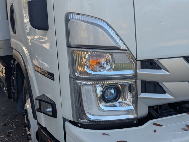 Used 2023 Isuzu NPR image 4