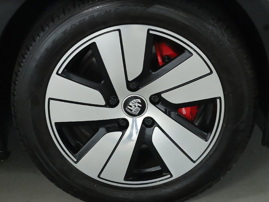 Used 2022 Porsche Taycan 4S AWD/4WD image 11
