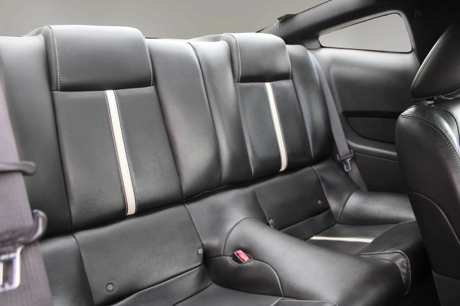 Used 2010 Ford Mustang GT Premium RWD image 10