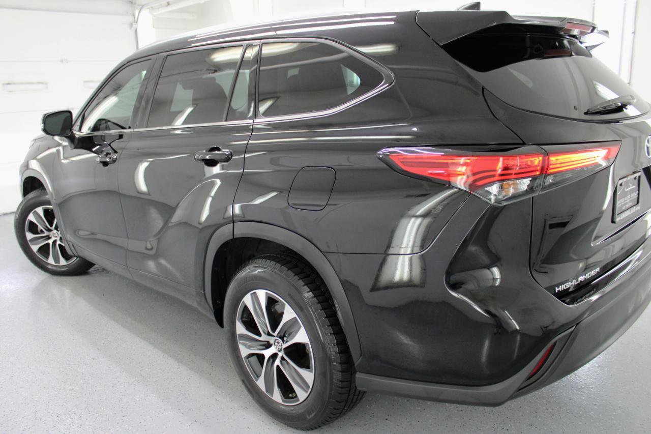 Used 2021 Toyota Highlander XLE image 11