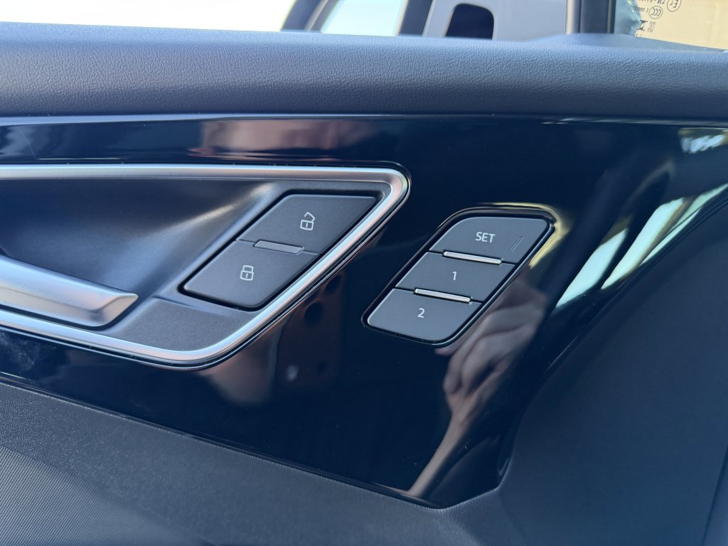 Used 2024 Audi Q4 e-tron Premium w/ Convenience Package image 32