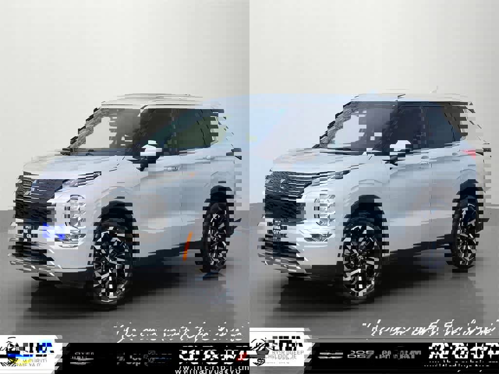 Used 2023 Mitsubishi Outlander SE image 1