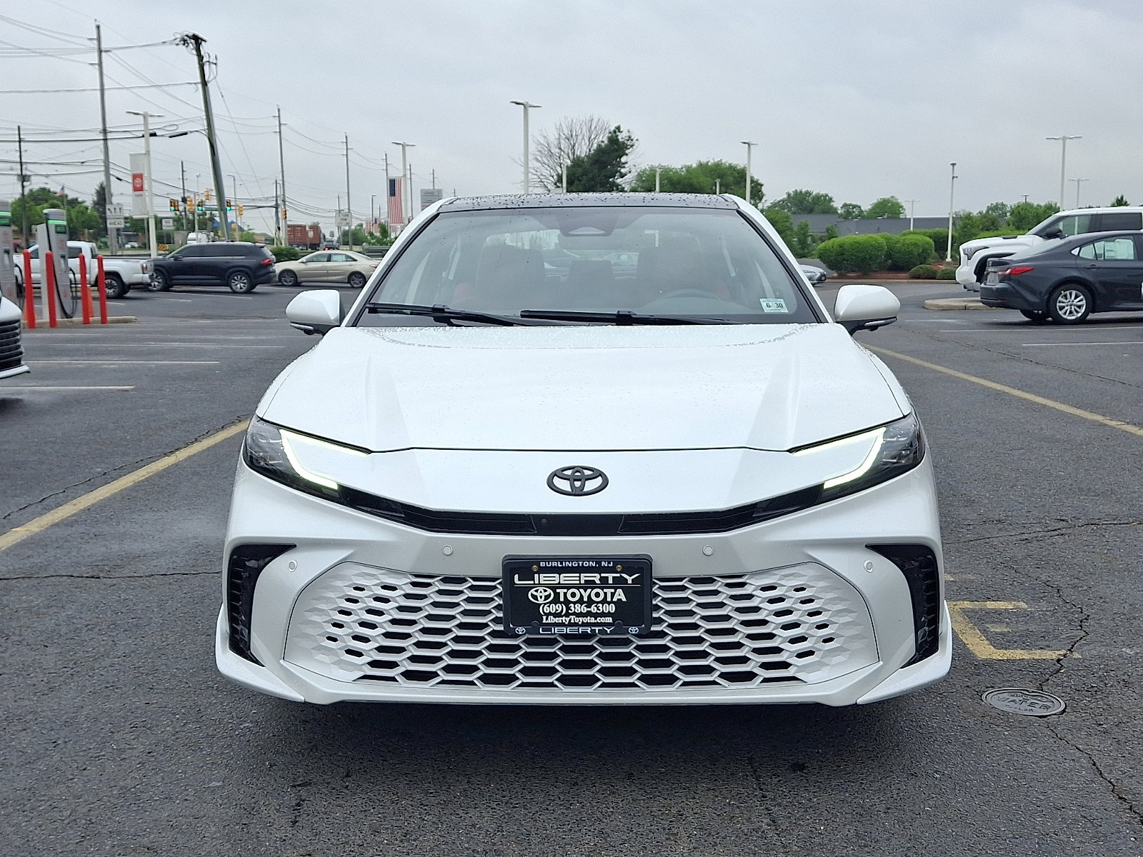 Used 2025 Toyota Camry XSE w/ Premium Plus Package AWD/4WD image 2