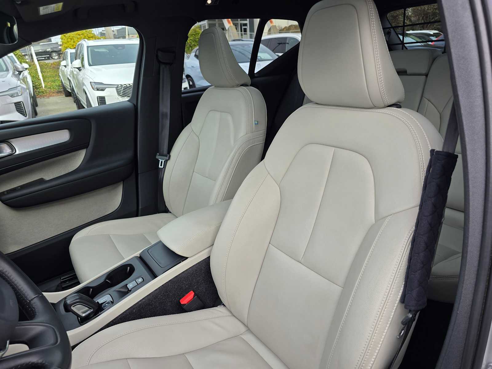 Used 2019 Volvo XC40 T5 Momentum image 21