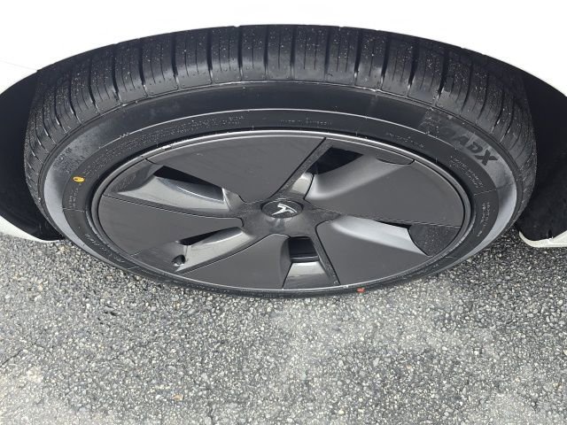 Used 2023 Tesla Model 3 Standard Range image 25