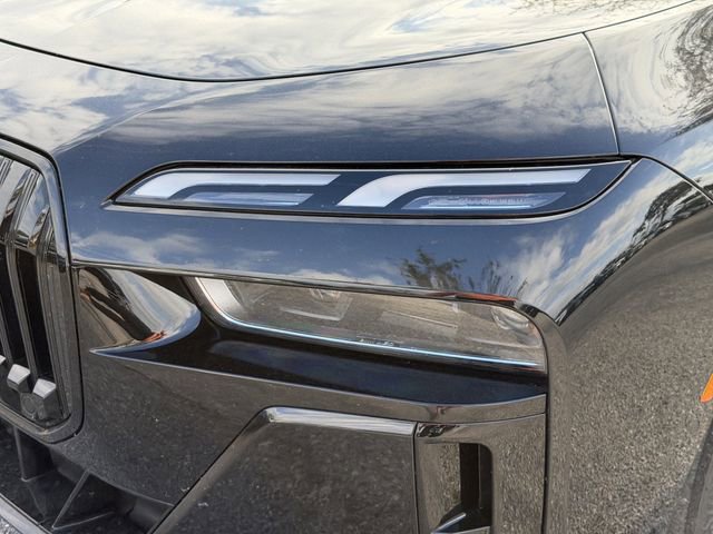 Certified 2024 BMW i7 xDrive60 w/ Premium Package image 8