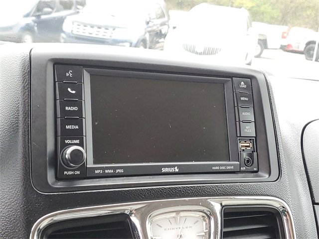 Used 2011 Chrysler Town & Country Touring image 18