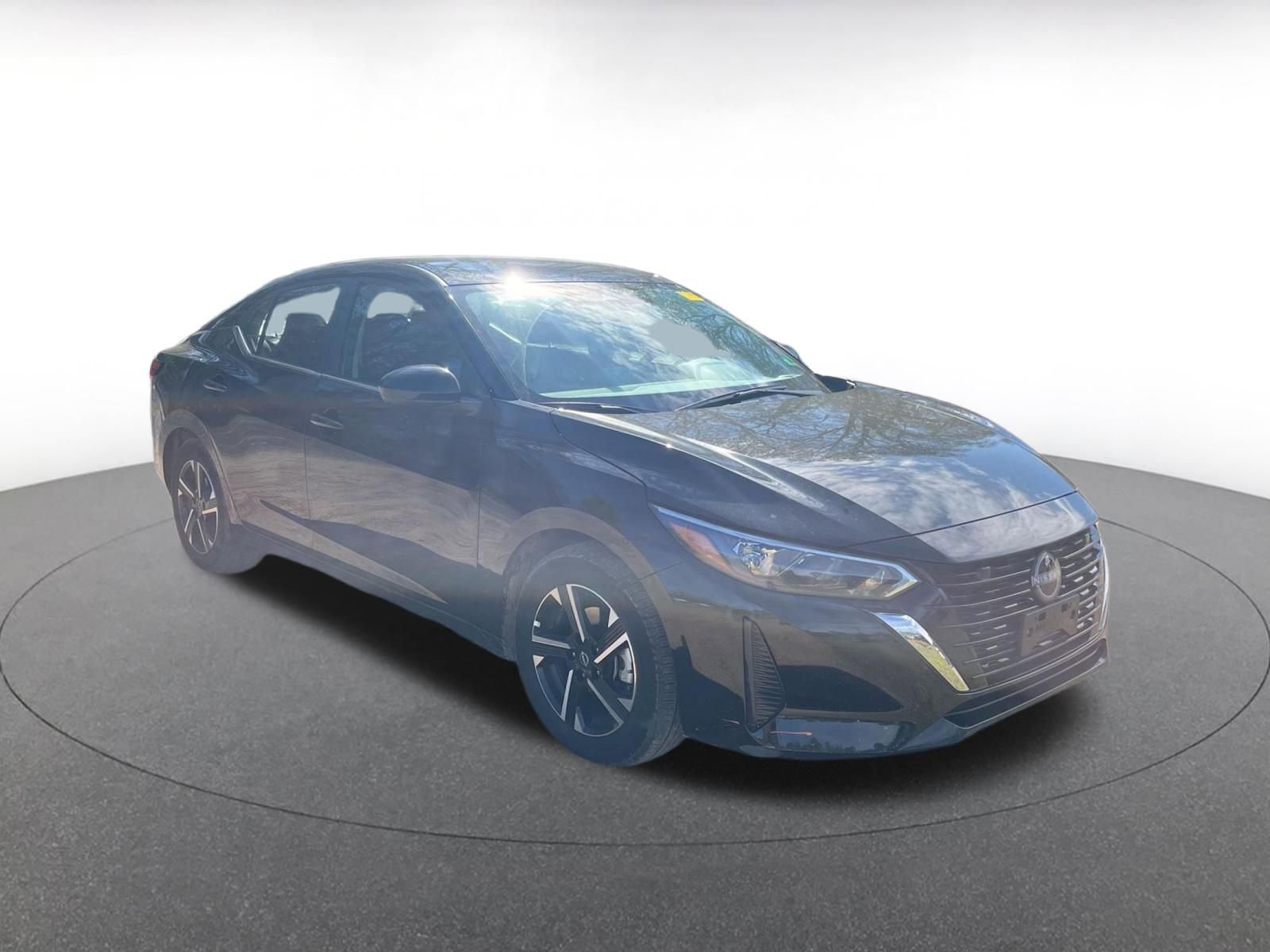 Used 2025 Nissan Sentra SV image 2