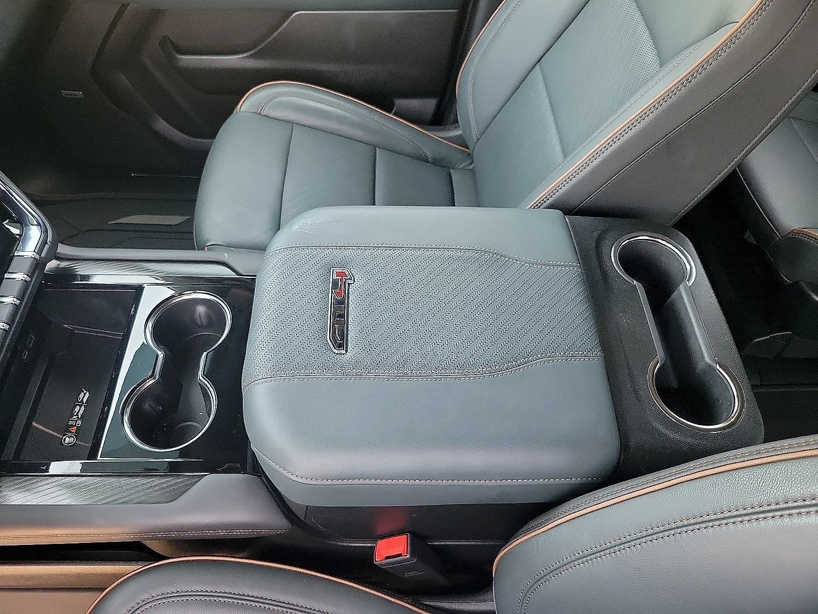 Used 2026 GMC Yukon AT4 w/ AT4 Premium Plus Package AWD/4WD image 20