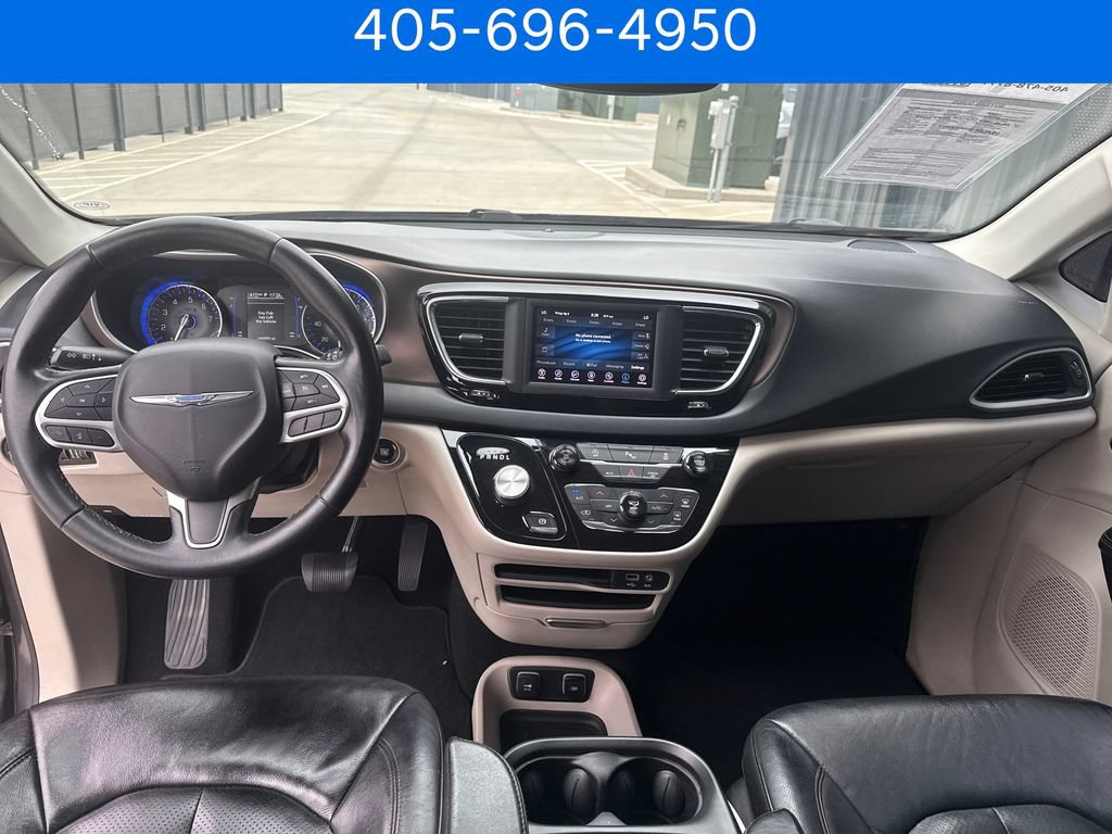 Used 2018 Chrysler Pacifica Touring-L FWD image 13