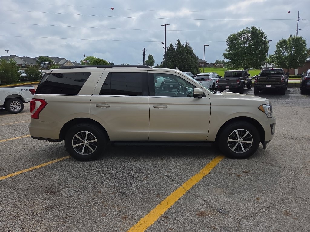 Used 2018 Ford Expedition XLT w/ Equipment Group 202A RWD image 4