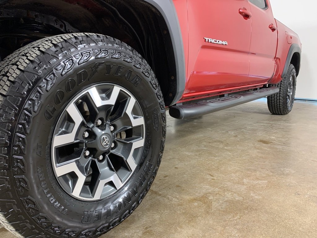 Used 2019 Toyota Tacoma TRD Sport image 2