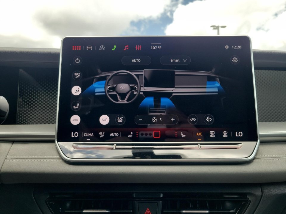 New 2026 Volkswagen Tiguan SE R-Line FWD image 18