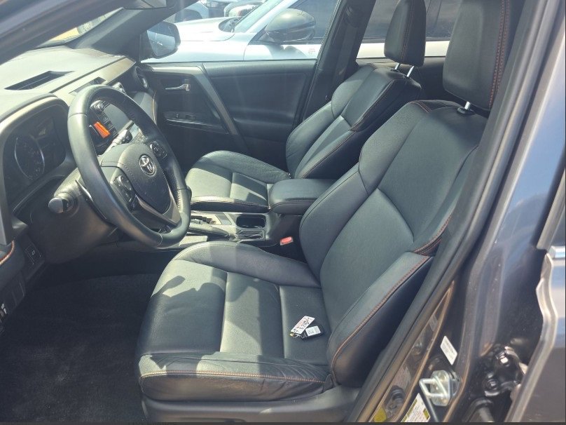Used 2016 Toyota RAV4 SE image 29