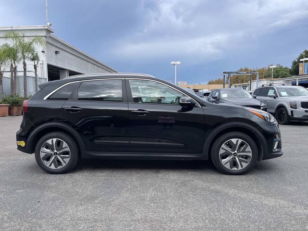 Used 2022 Kia Niro EX FWD image 2