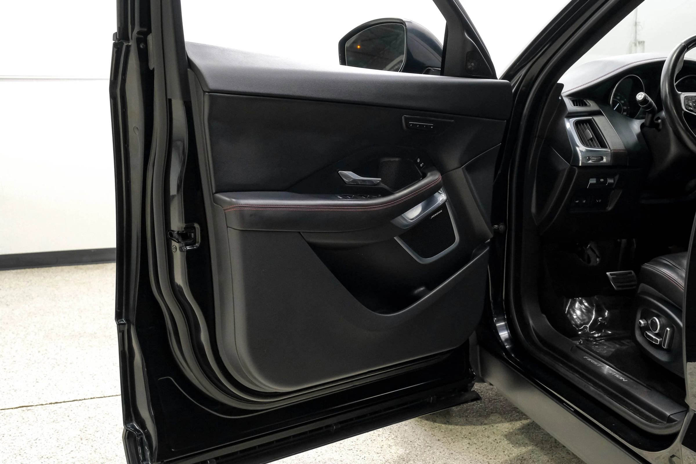 Used 2018 Jaguar E-PACE First Edition image 58