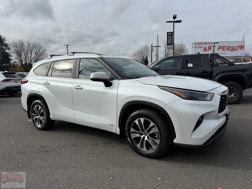Used 2023 Toyota Highlander XLE