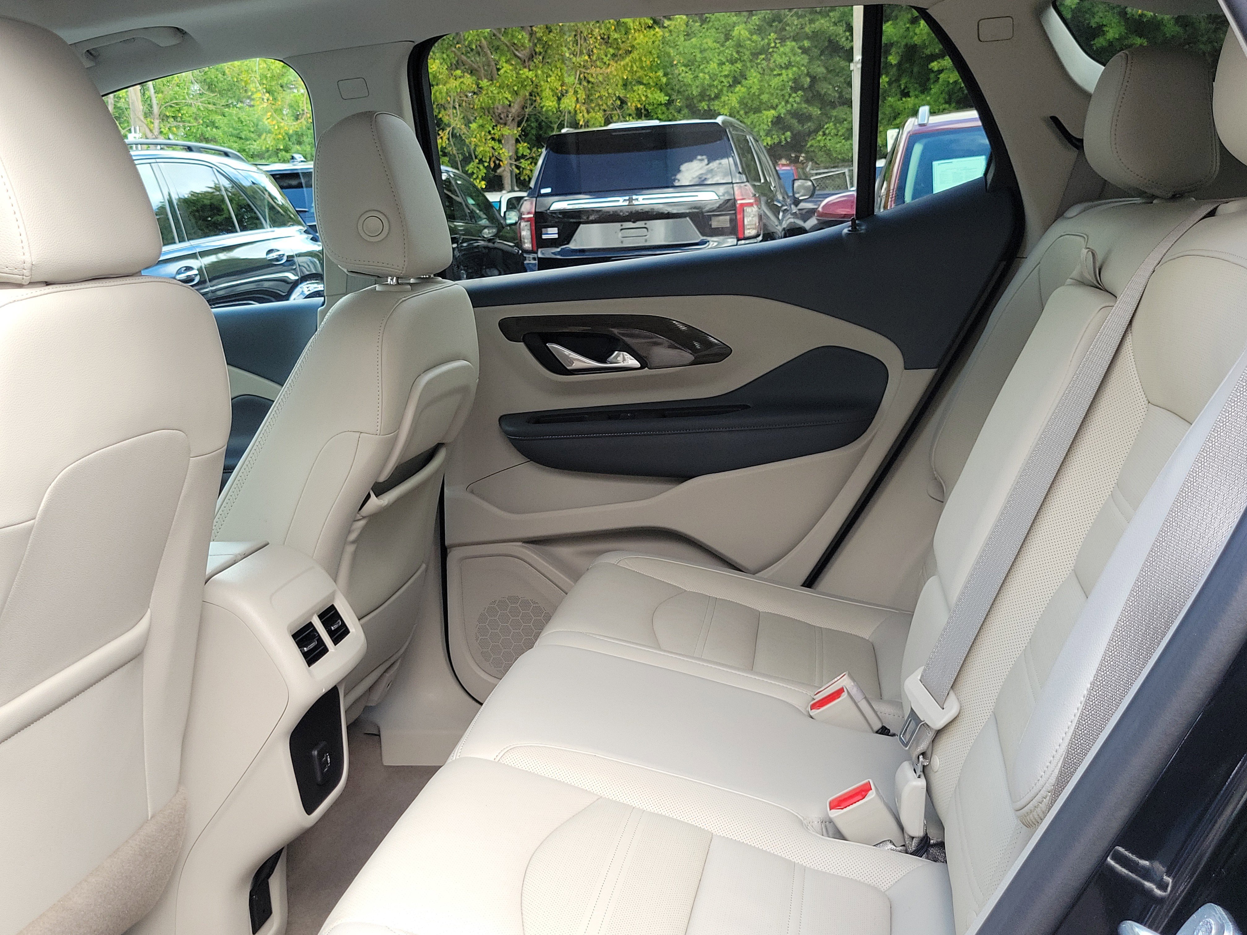 Used 2023 GMC Terrain Denali image 11