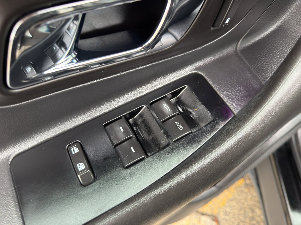 Used 2012 Ford Taurus Limited image 12
