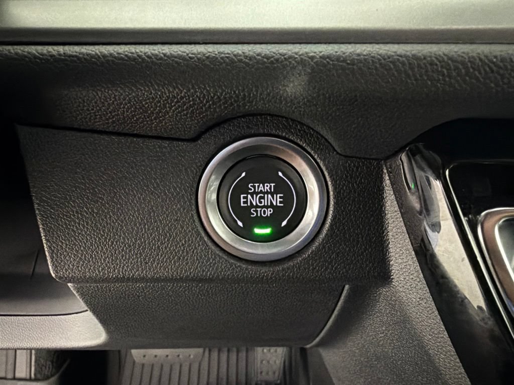 Used 2025 Chevrolet Traverse LT w/ LPO, Floor Liner Package FWD image 16