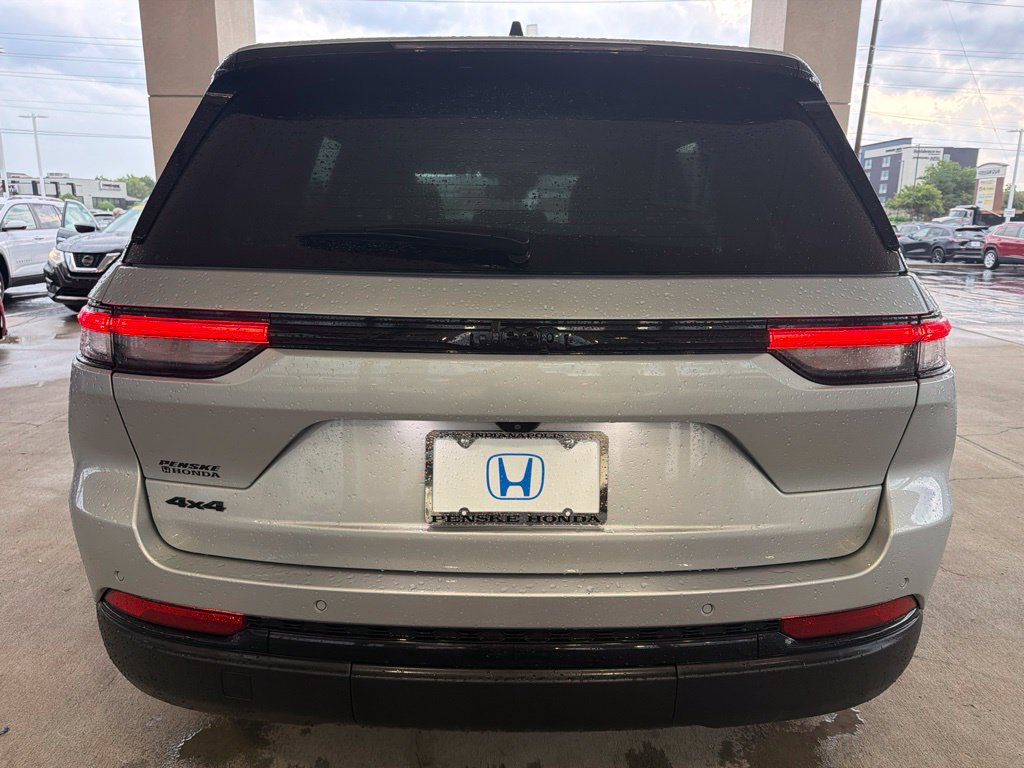 Used 2024 Jeep Grand Cherokee Altitude AWD/4WD image 4