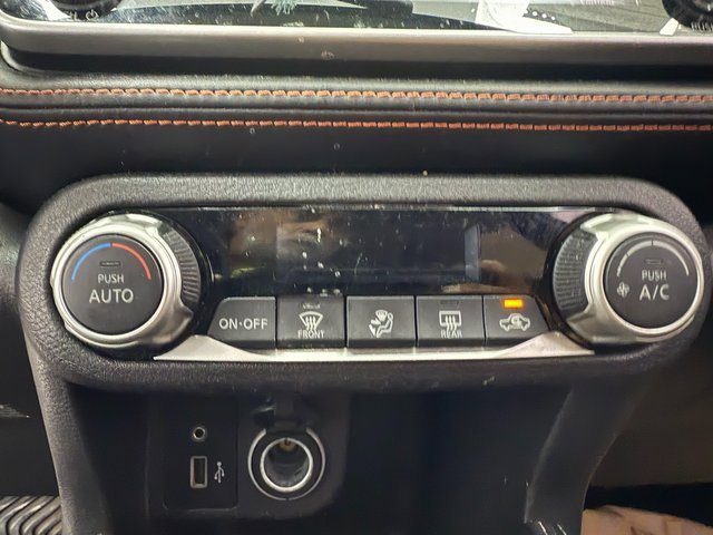 Used 2018 Nissan Kicks SR image 13