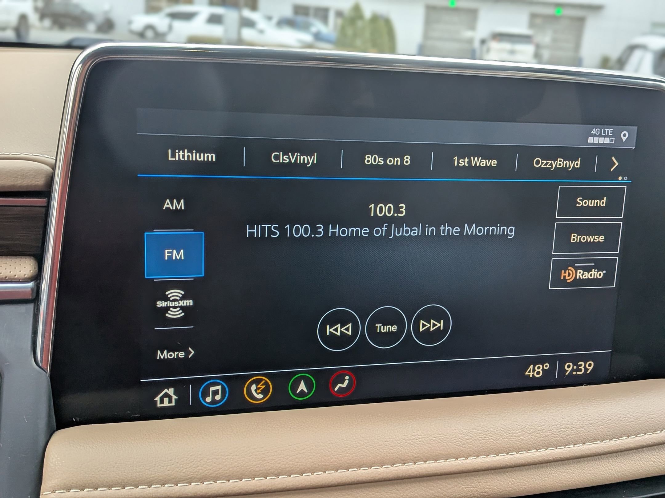 Used 2021 Chevrolet Suburban Premier image 26