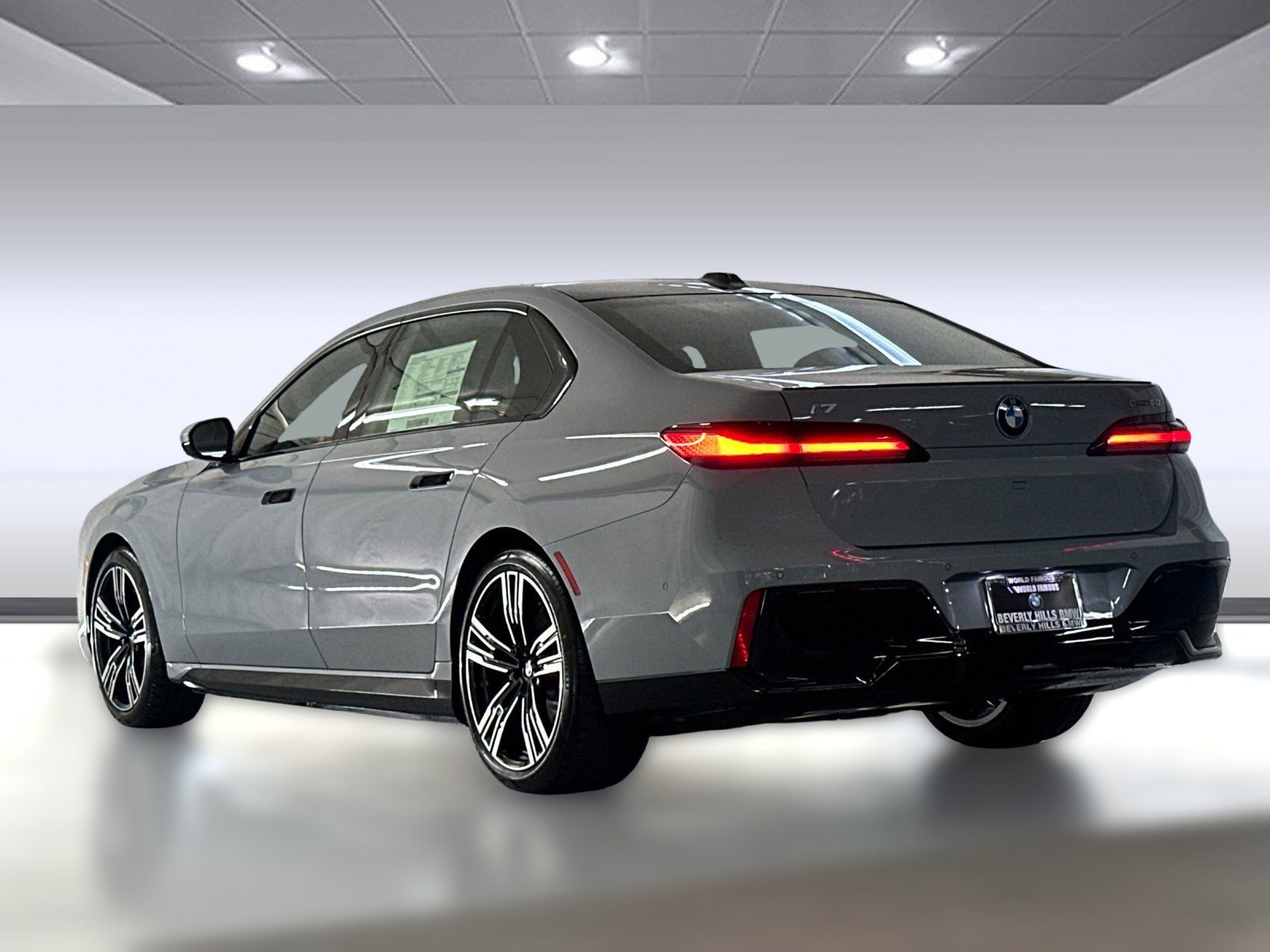 Used 2026 BMW i7 eDrive50 w/ M Sport Package image 3