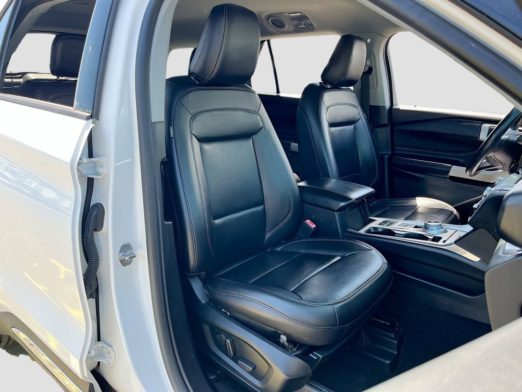 Used 2021 Ford Explorer XLT w/ Equipment Group 202A RWD image 28