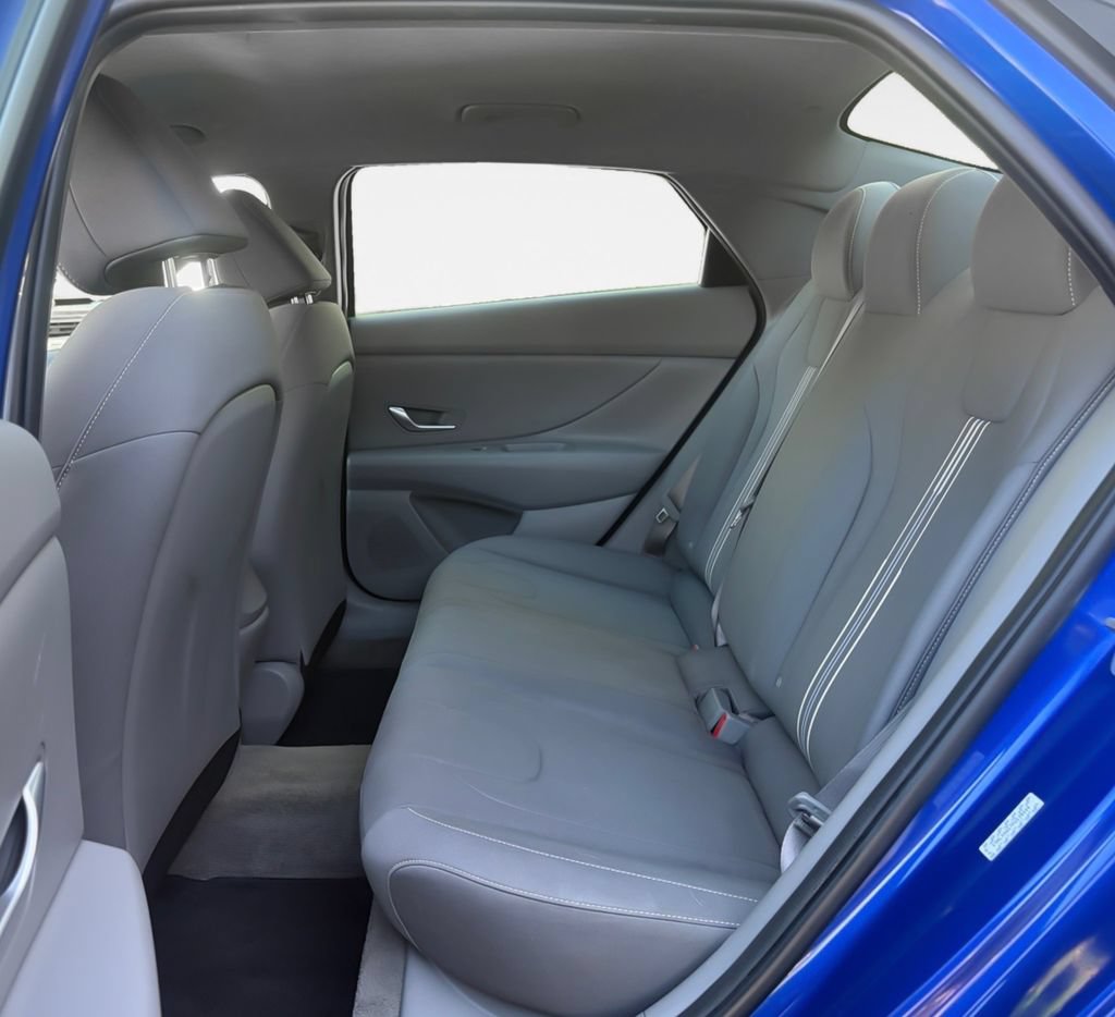 Used 2023 Hyundai Elantra SEL FWD image 13