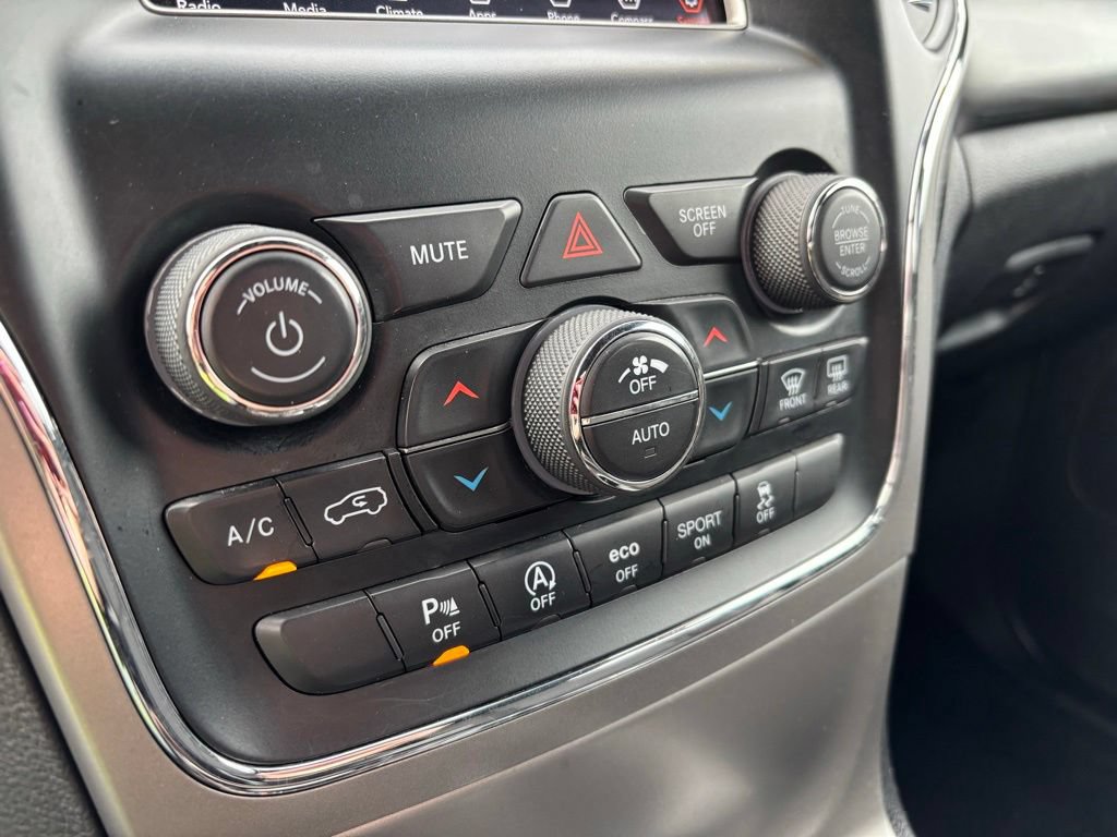 Used 2020 Jeep Grand Cherokee Laredo AWD/4WD image 28