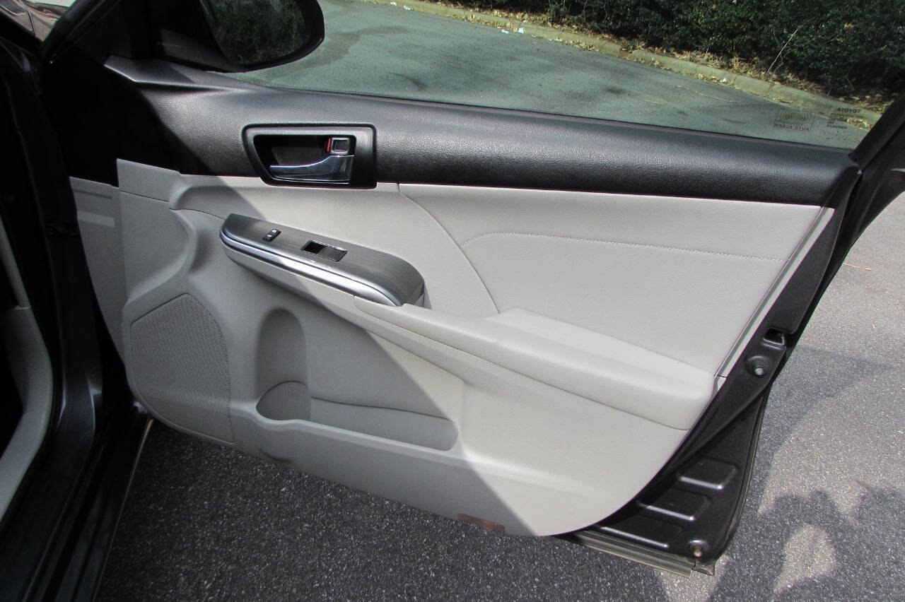 Used 2014 Toyota Camry XLE image 36