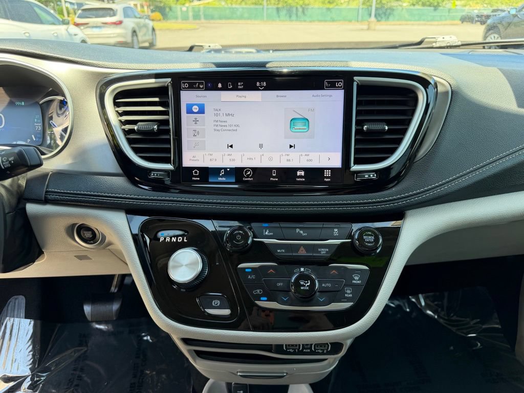 Used 2023 Chrysler Pacifica Touring-L FWD image 23